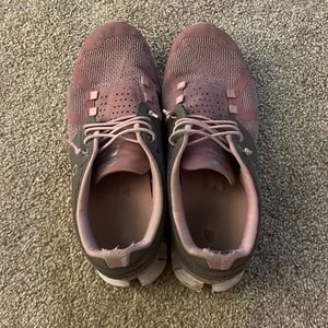 On Cloud- pink and gray tennis shoe